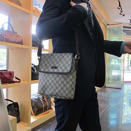 Gucci(����) 223666 GG �ΰ� PVC ũ�ν��� [�ϻ����] �̹���4 - ���̺��� �߰���ǰ