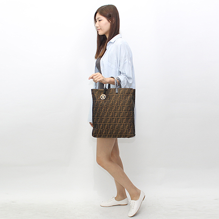 Fendi(���) 8BH173 D14 ��ƿ���� �ΰ� ��� ��ī ���� ��Ʈ�� �̹���7 - ���̺��� �߰���ǰ