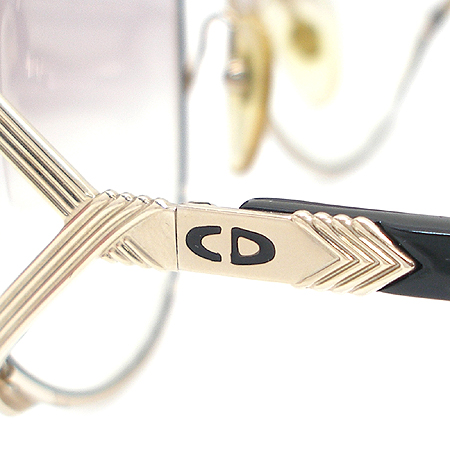 Dior(ũ����î���) 2250 ��Ƽ�� ��� �� ���۶� �̹���4 - ���̺��� �߰���ǰ