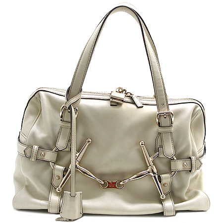 ����  �����