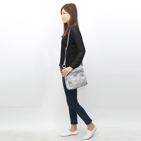 Coach(��ġ) F17479 �ñ׳��� �к긯 ũ�ν��� �̹���7 - ���̺��� �߰���ǰ