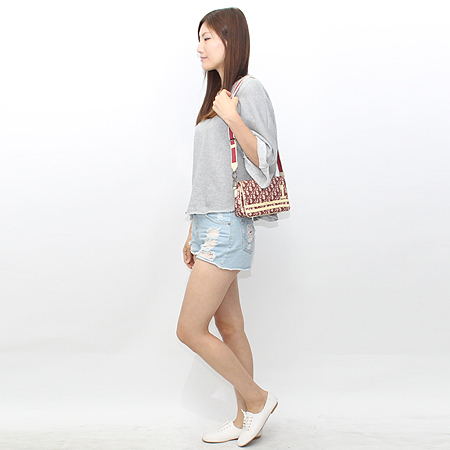 Dior(ũ����î���) �ΰ� ���� PVC ũ�ν��� [�б�������] �̹���7 - ���̺��� �߰���ǰ