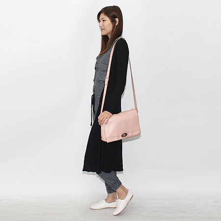 Fendi(���) 8BT116 �������� ��ġ ���� ���� �ΰ� ��� ũ�ν��� �̹���7 - ���̺��� �߰���ǰ