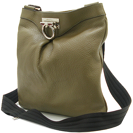 Ferragamo(��󰡸�) 21 B499 īŰ �׷��� ���� ũ�ν��� �̹���2 - ���̺��� �߰���ǰ