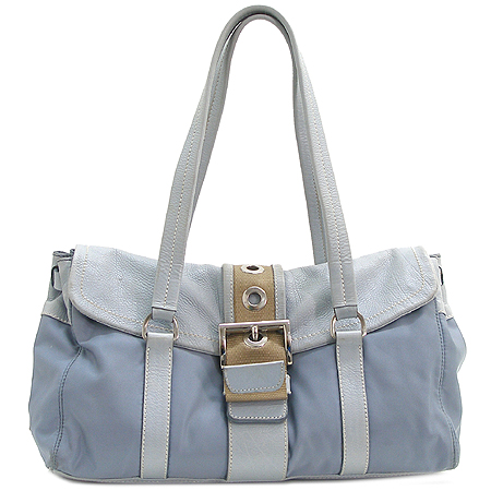 �����  �����