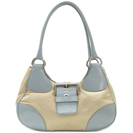 �����  �����