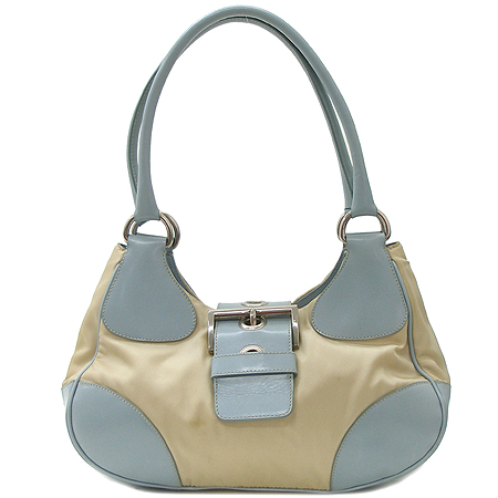 �����  �����