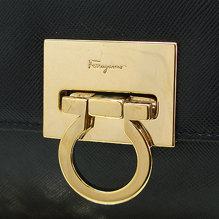 Ferragamo(��󰡸�)  21 9629 ���� ��ġ�� ��� Ŭ��ġ �� ü�� ũ�ν��� �̹���3 - ���̺��� �߰���ǰ