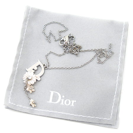 Dior(ũ����î���) ��÷ΰ� �ö�� ť�� ����� �̹���2 - ���̺��� �߰���ǰ