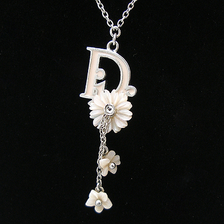 Dior(ũ����î���) ��÷ΰ� �ö�� ť�� ����� �̹���3 - ���̺��� �߰���ǰ