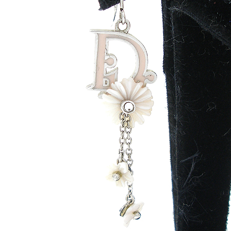 Dior(ũ����î���) ��÷ΰ� �ö�� ť�� �Ͱ��� �̹���3 - ���̺��� �߰���ǰ