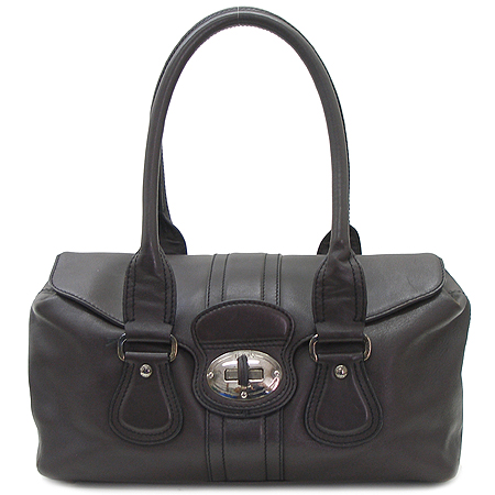 ����  �����