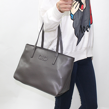 Ferragamo(��󰡸�) 21-B125 �׷��� ���� �ΰ� ���� ����� [��ġ��] �̹���7 - ���̺��� �߰���ǰ