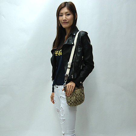 Coach(��ġ) �ñ׳��� �� ���� �ڰ��� ũ�ν��� �̹���6 - ���̺��� �߰���ǰ