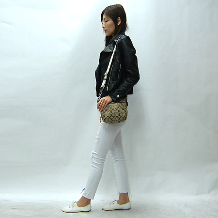 Coach(��ġ) �ñ׳��� �� ���� �ڰ��� ũ�ν��� �̹���7 - ���̺��� �߰���ǰ