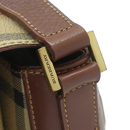 Burberry(������) Ŭ���� üũ ũ�ν��� �̹���4 - ���̺��� �߰���ǰ