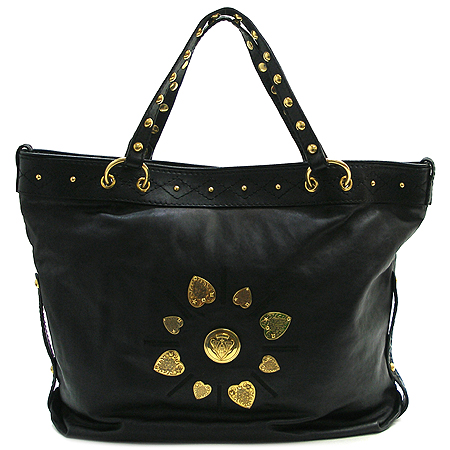 ����  �����