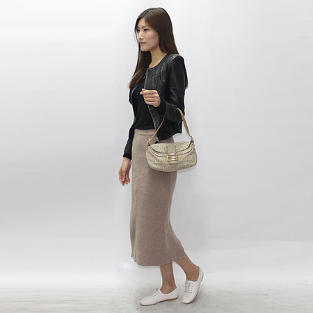 Fendi(���) 8BR003 FF �ΰ� �ڰ��� ���� �ΰ� ��Ŭ ����� �̹���7 - ���̺��� �߰���ǰ