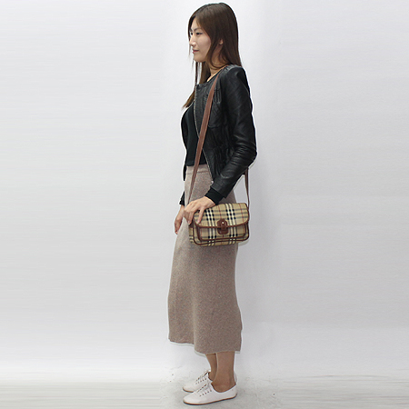 Burberry(������) Ŭ���� üũ ũ�ν��� �̹���7 - ���̺��� �߰���ǰ