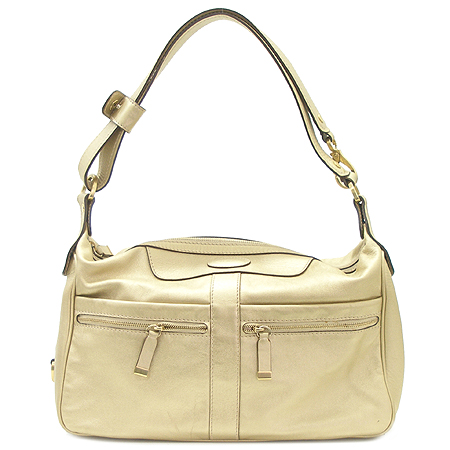 ����  �����