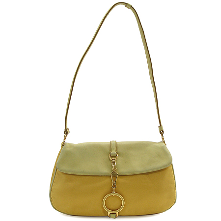 �����  �����