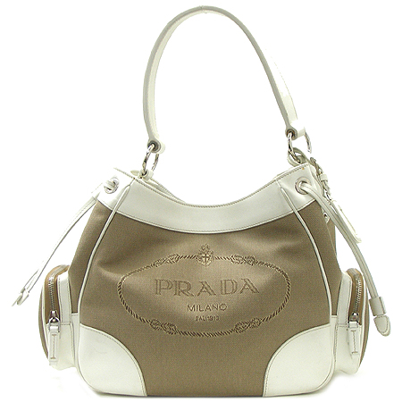 �����  �����