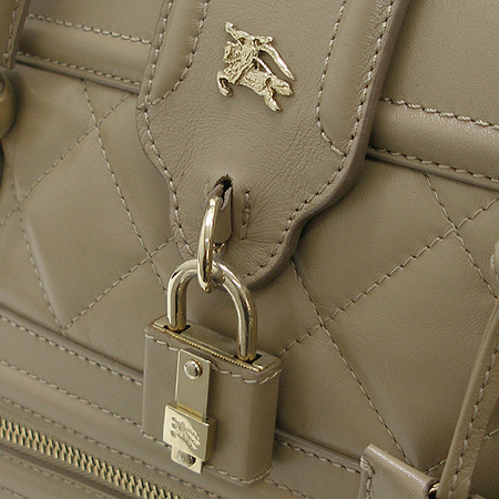 Burberry(������) ���μ� �ڹ��� ��� ���� ��Ʈ�� [��������] �̹���5 - ���̺��� �߰���ǰ