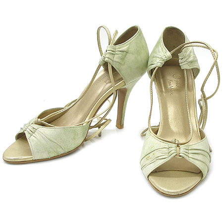 �����  ����