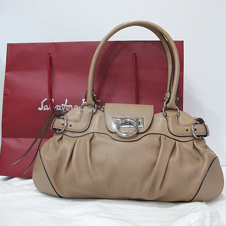 Ferragamo(��󰡸�) 21 6317 ��ġ�� �ΰ� ��� ������ ����  ����� [�ϻ����] �̹���2 - ���̺��� �߰���ǰ