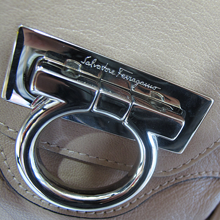 Ferragamo(��󰡸�) 21 6317 ��ġ�� �ΰ� ��� ������ ����  ����� [�ϻ����] �̹���4 - ���̺��� �߰���ǰ