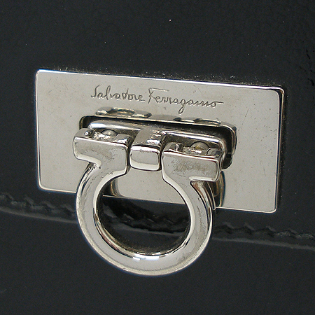 Ferragamo(��󰡸�) 22 4656 ���� ��ġ�� �ΰ� ��� ���� ���̴�Ʈ ������ �̹���4 - ���̺��� �߰���ǰ