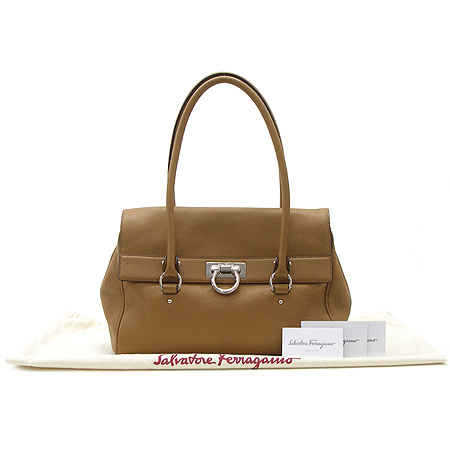 Ferragamo(��󰡸�) 21 C922 ī�ᷡ�� ���� ��ġ�Ϸΰ���� ����� �̹���2 - ���̺��� �߰���ǰ