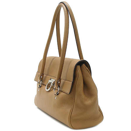 Ferragamo(��󰡸�) 21 C922 ī�ᷡ�� ���� ��ġ�Ϸΰ���� ����� �̹���3 - ���̺��� �߰���ǰ