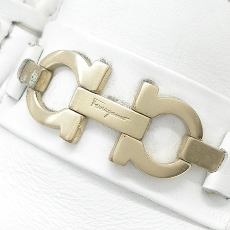 Ferragamo(󰡸)  ΰ ġ ȭƮ    ̹4 - ̺ ߰ǰ