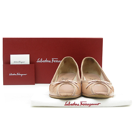 Ferragamo(��󰡸�) ������� ���̴�Ʈ ������ ������ ���� �̹���2 - ���̺��� �߰���ǰ