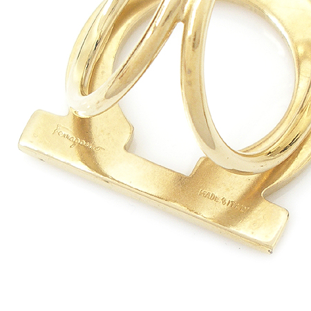 Ferragamo(��󰡸�) ���� ��ġ�� �ΰ� ��ī�� �� (��) �̹���3 - ���̺��� �߰���ǰ