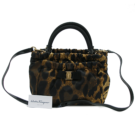 Ferragamo(��󰡸�) 21 C793 ����ٶ� �ΰ� ��� �����ĵ� �к긯 ��Ʈ�� + �����Ʈ�� �̹���2 - ���̺��� �߰���ǰ