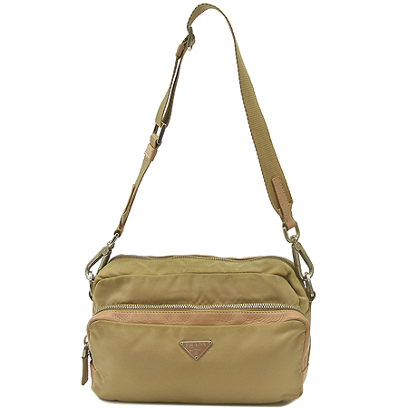 �����  �����