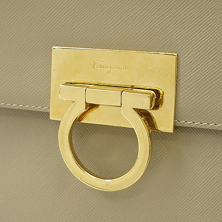 Ferragamo(��󰡸�) 21 0290 ���� ��ġ�� ��� �簢 ��Ʈ��+�����Ʈ�� [�б�����������2ȣ��] �̹���3 - ���̺��� �߰���ǰ