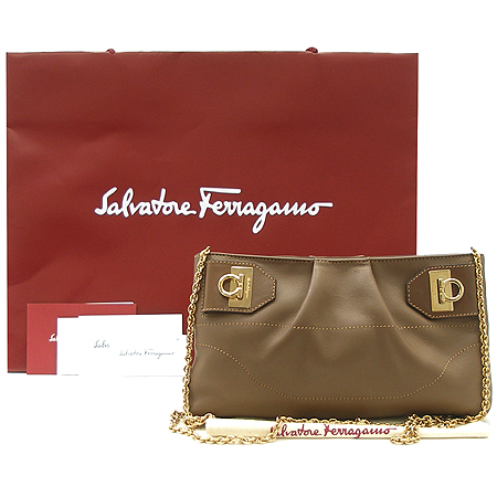 Ferragamo(��󰡸�) 22 B588 ���� ��ġ�� ��� Ŭ��ġ�� ü�� ũ�ν� ��Ʈ�� [��������] �̹���2 - ���̺��� �߰���ǰ