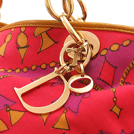 Dior(ũ����î���) �����̴ϼȷΰ� ��� ĵ���� ����� Ʈ���� ������ ����� �̹���4 - ���̺��� �߰���ǰ