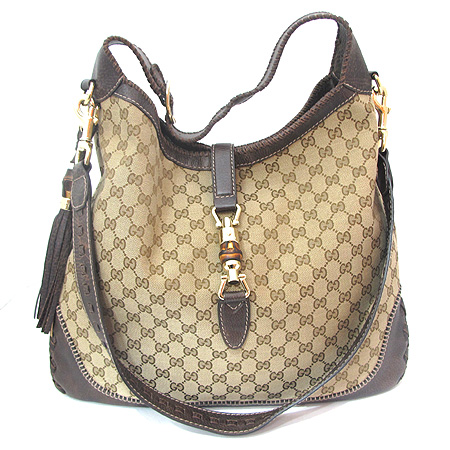 ����  �����