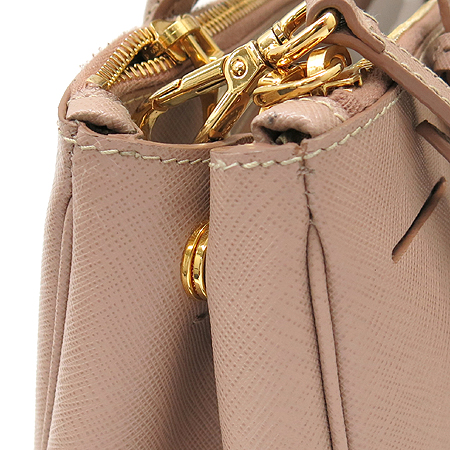 Prada(�����) BN1801 ����ΰ� ���ǾƳ�(SAFFIANO) ����(LUX) ��Ʈ�� + ��� ��Ʈ�� [�б�������] �̹���4 - ���̺��� �߰���ǰ