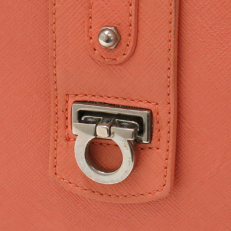 Ferragamo(��󰡸�) 21 6322 ���� ��ġ�� ����� �̹���5 - ���̺��� �߰���ǰ