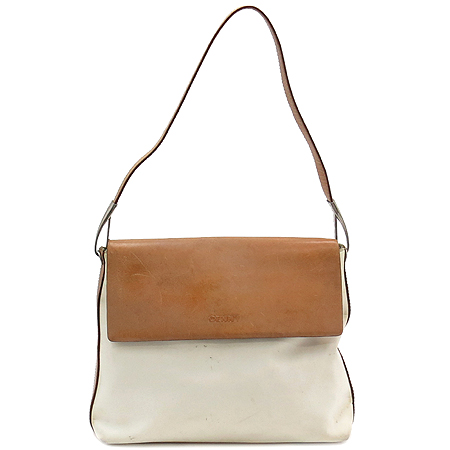 ����  �����