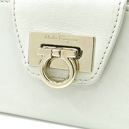 Ferragamo(��󰡸�) 22 4660 ���̺������� ��ġ�� ����ΰ� ��� 6ŰȦ�� ���� [��������] �̹���3 - ���̺��� �߰���ǰ