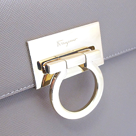Ferragamo(��󰡸�) 21 8791 ���� ��ġ�� ��� ��Ʈ��+�����Ʈ�� [�д����] �̹���3 - ���̺��� �߰���ǰ