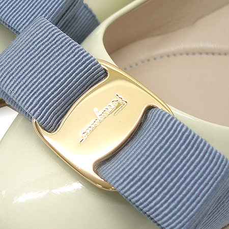 Ferragamo(��󰡸�) VARINA ���̴�Ʈ ���� ���� �̹���4 - ���̺��� �߰���ǰ