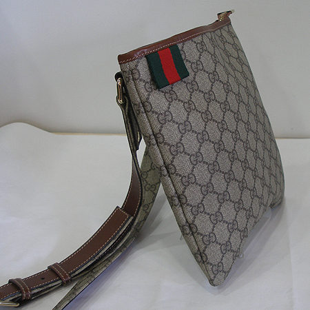 Gucci(����) 246413 GG �ΰ� �Ｑ��Ƽġ ��� PVC ũ�ν��� [�ϻ����] �̹���2 - ���̺��� �߰���ǰ