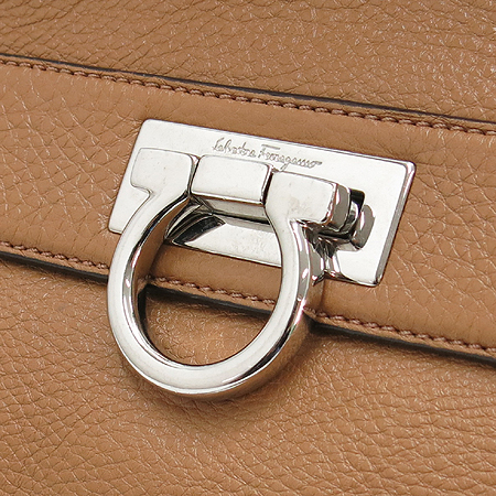 Ferragamo(��󰡸�) 21 A896 ����� ���尣ġ�Ϸΰ� ���Ǿ� 2WAY �̹���4 - ���̺��� �߰���ǰ